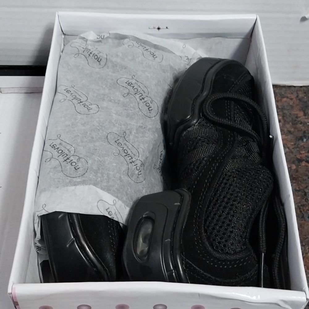 Revolution Arch Dance Sneakers...NEW IN BOX...Size 2 - Picture 3 of 8
